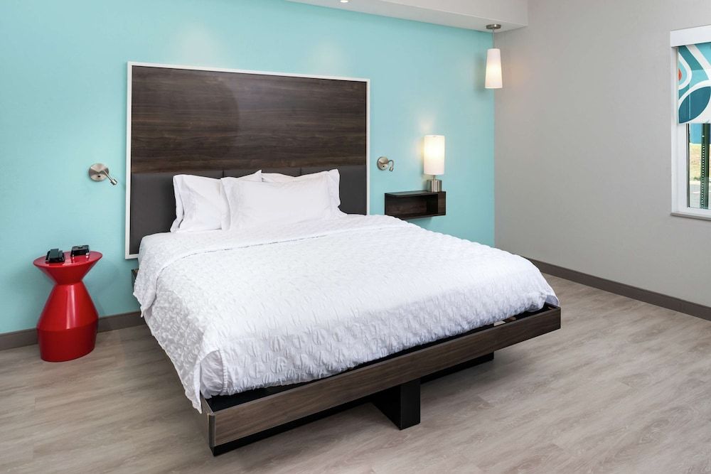 Room, 1 King Bed, Accessible (Roll-in Shower, Hearing)