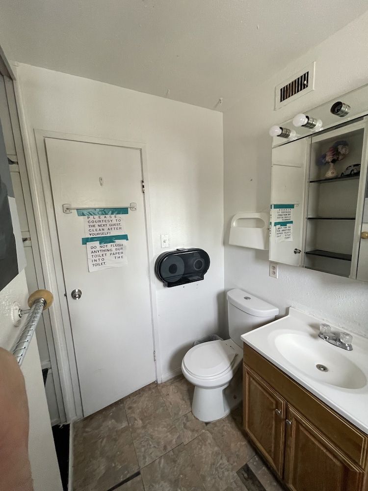 The Yellow Penthouse Economy Room, Non Smoking 3