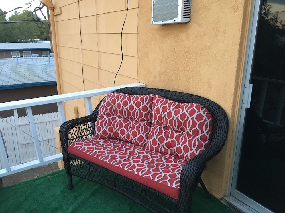 The Yellow Penthouse Basic Double Room, 1 Queen Bed, Balcony, City View 5