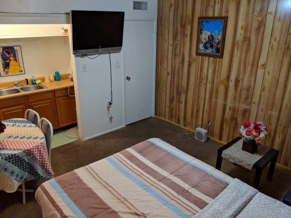 The Yellow Penthouse Basic Double Room, 1 Queen Bed, Shared Bathroom, City View 6