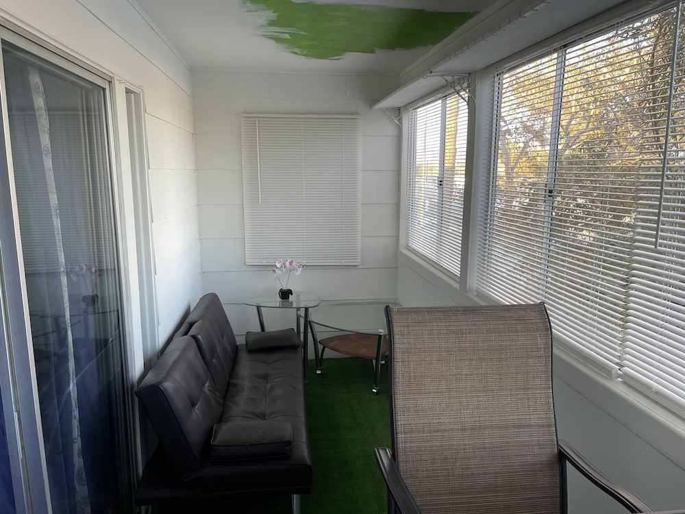 The Yellow Penthouse Basic Double Room, 1 Queen Bed, Balcony, City View 4