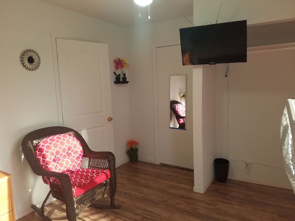 The Yellow Penthouse Basic Double Room, 1 Queen Bed, Balcony, City View 16