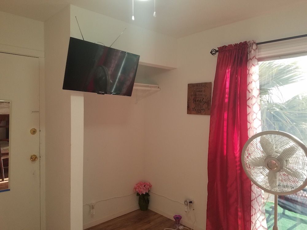 The Yellow Penthouse Basic Double Room, 1 Queen Bed, Balcony, City View 11