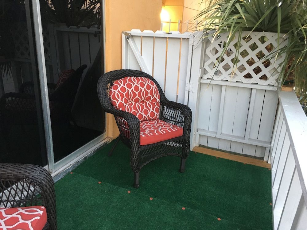 The Yellow Penthouse Basic Double Room, 1 Queen Bed, Balcony, City View 6