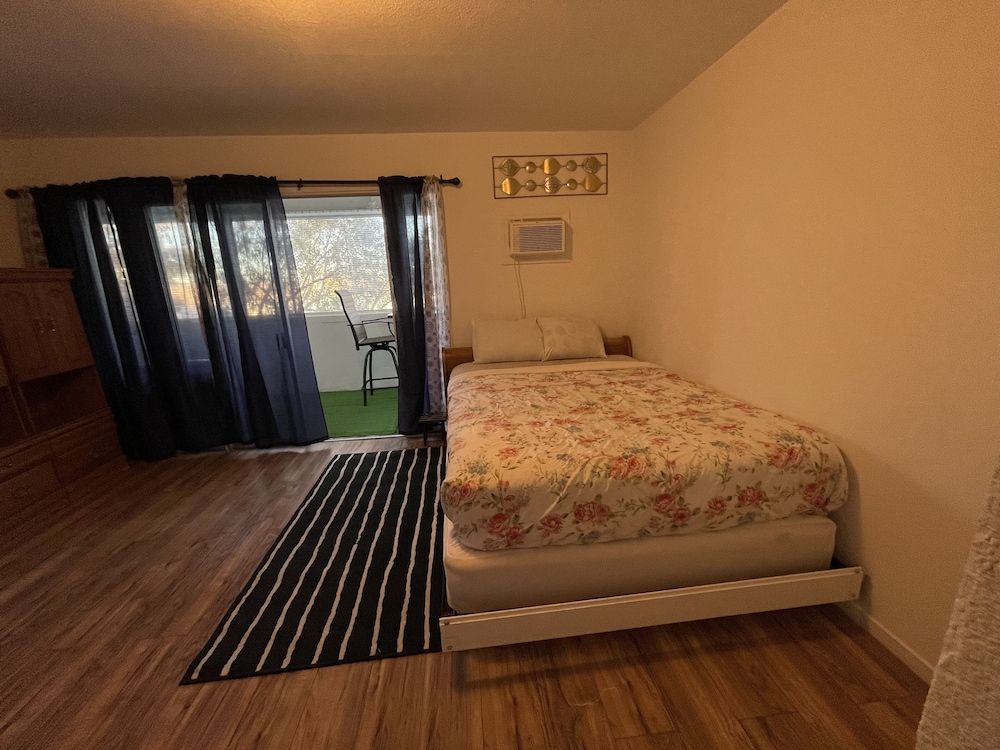 The Yellow Penthouse Basic Double Room, 1 Queen Bed, Balcony, City View 2