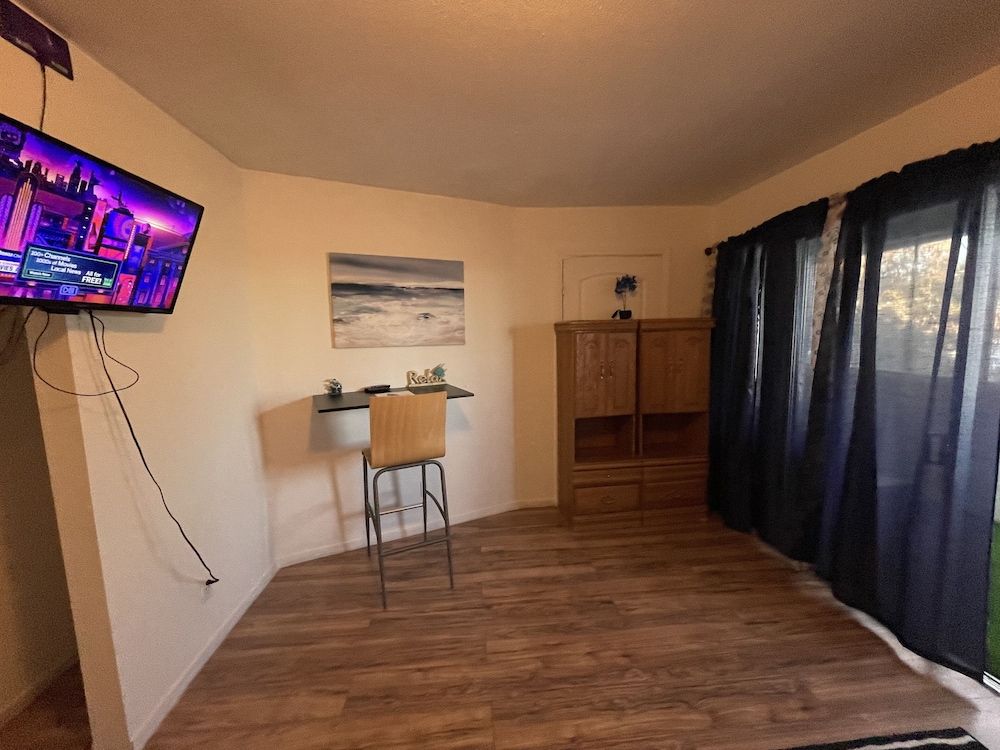 The Yellow Penthouse Basic Double Room, 1 Queen Bed, Balcony, City View 12