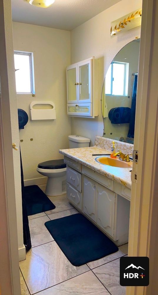 The Yellow Penthouse Basic Double Room, 1 Queen Bed, Balcony, City View 9