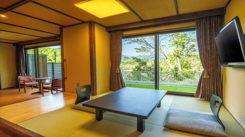 Dog Friendly Room Accessible Deluxe Suite(With private dog park)(With blow bath)(Non-smoking)