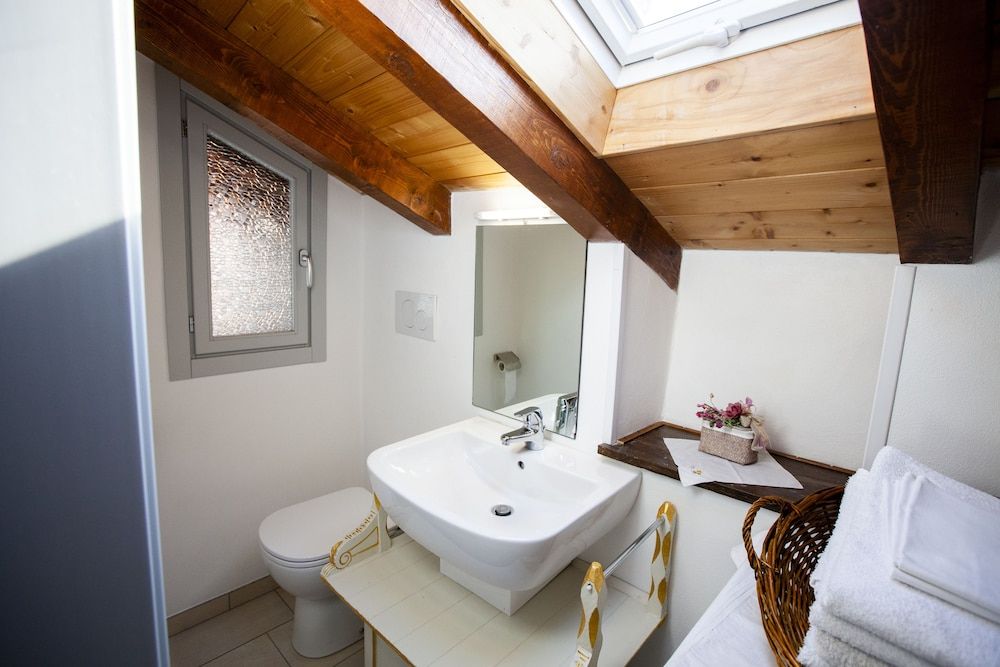 Antica Molina Apartment, 2 Bedrooms (Attic) 24