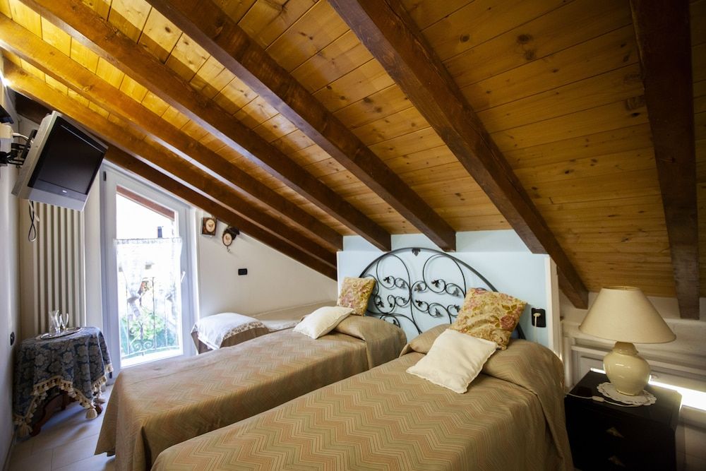 Antica Molina Apartment, 2 Bedrooms (Attic) 5