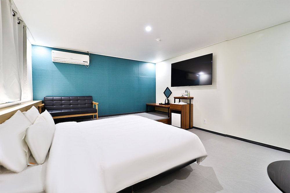 Calm Rest Hotel Busan Sasang Standard Double Room 8