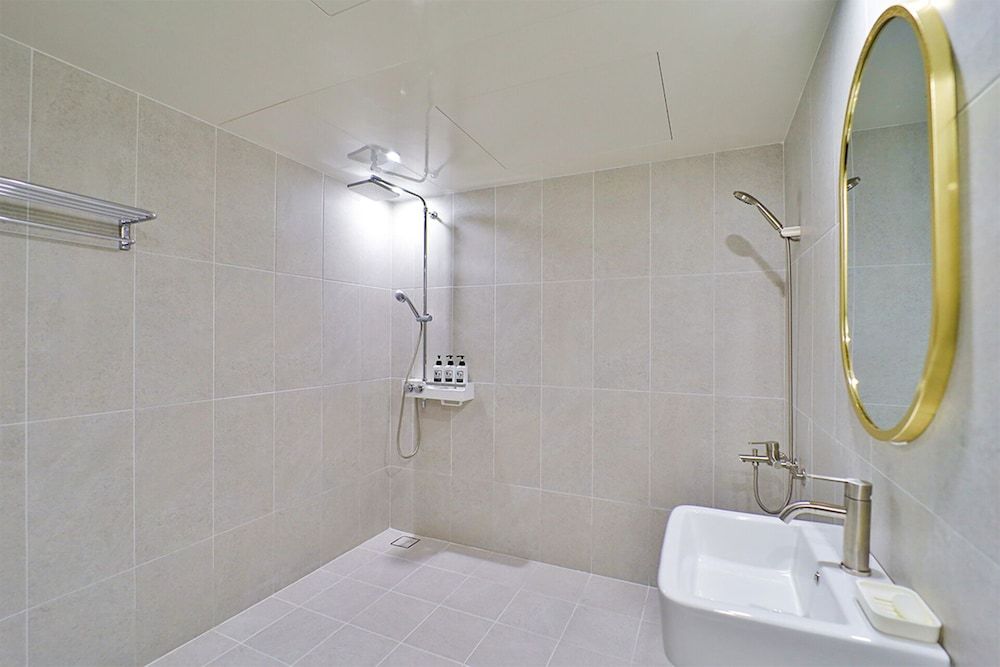 Calm Rest Hotel Busan Sasang Standard Double Room 19