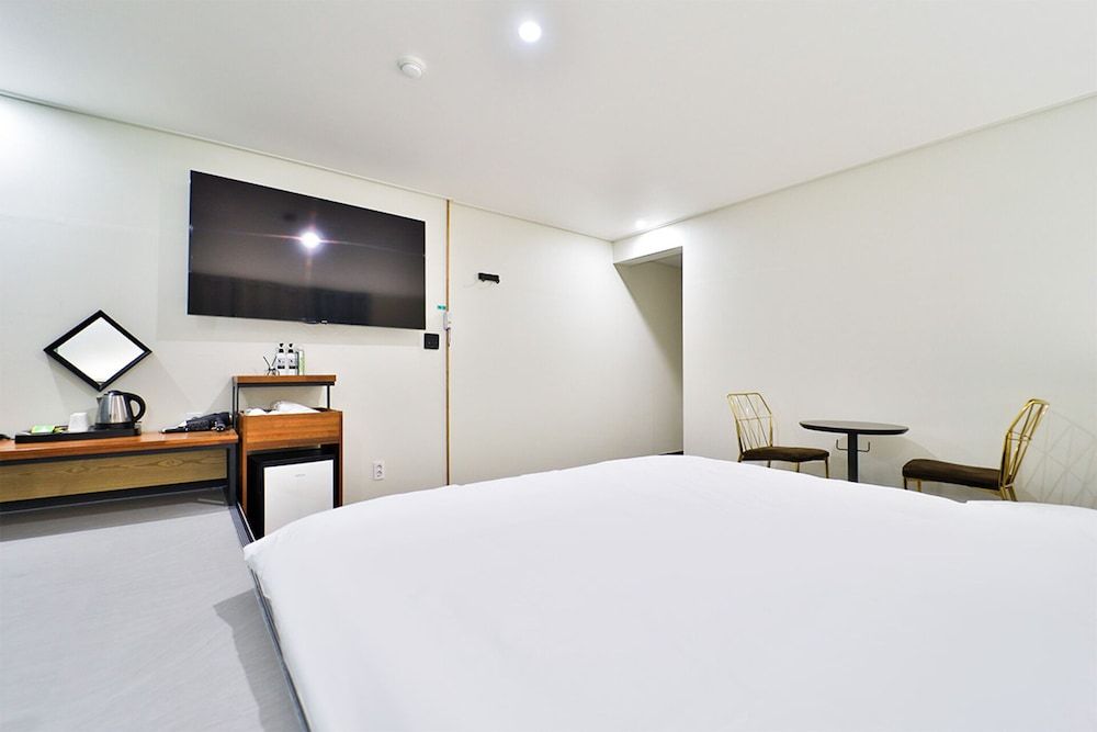 Calm Rest Hotel Busan Sasang Standard Double Room 6