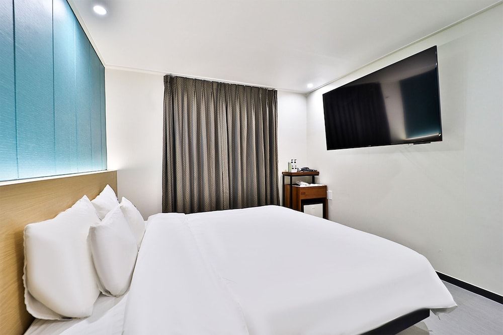 Calm Rest Hotel Busan Sasang Standard Double Room 12