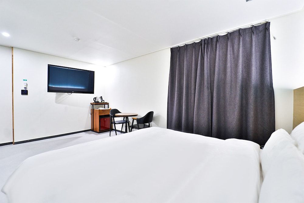 Calm Rest Hotel Busan Sasang Standard Double Room 17