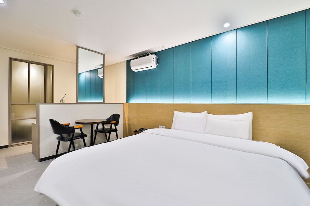 Calm Rest Hotel Busan Sasang Standard Double Room 11