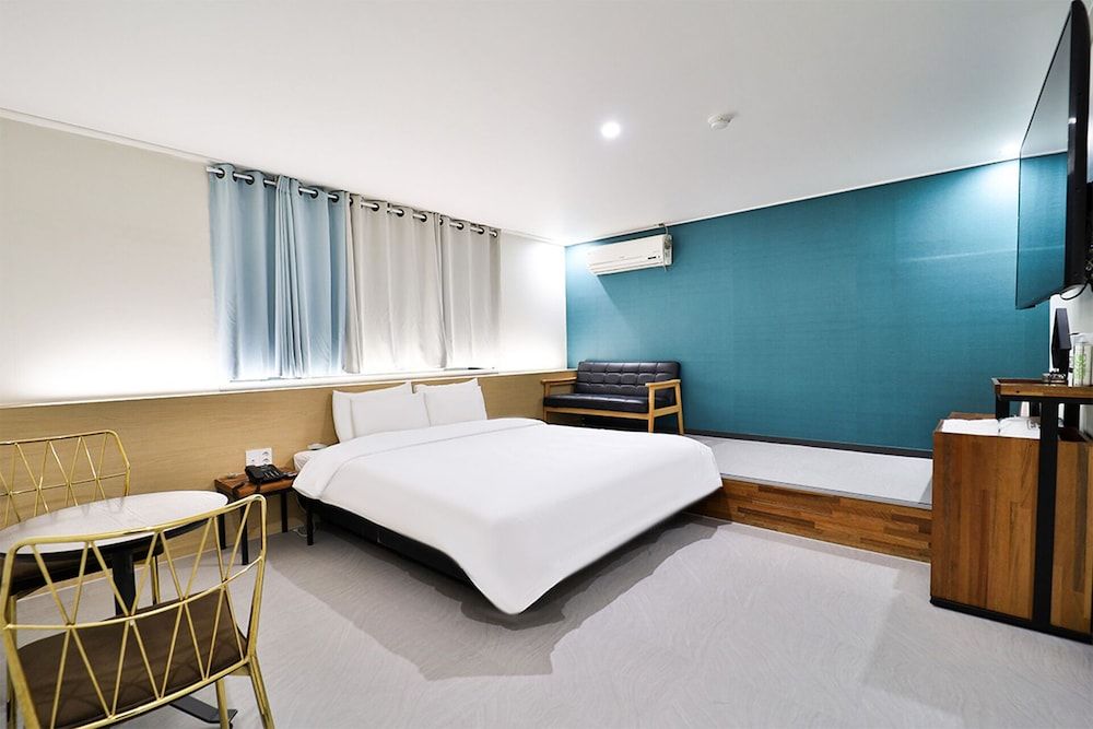 Calm Rest Hotel Busan Sasang Standard Double Room 5