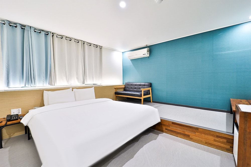 Calm Rest Hotel Busan Sasang Standard Double Room 9
