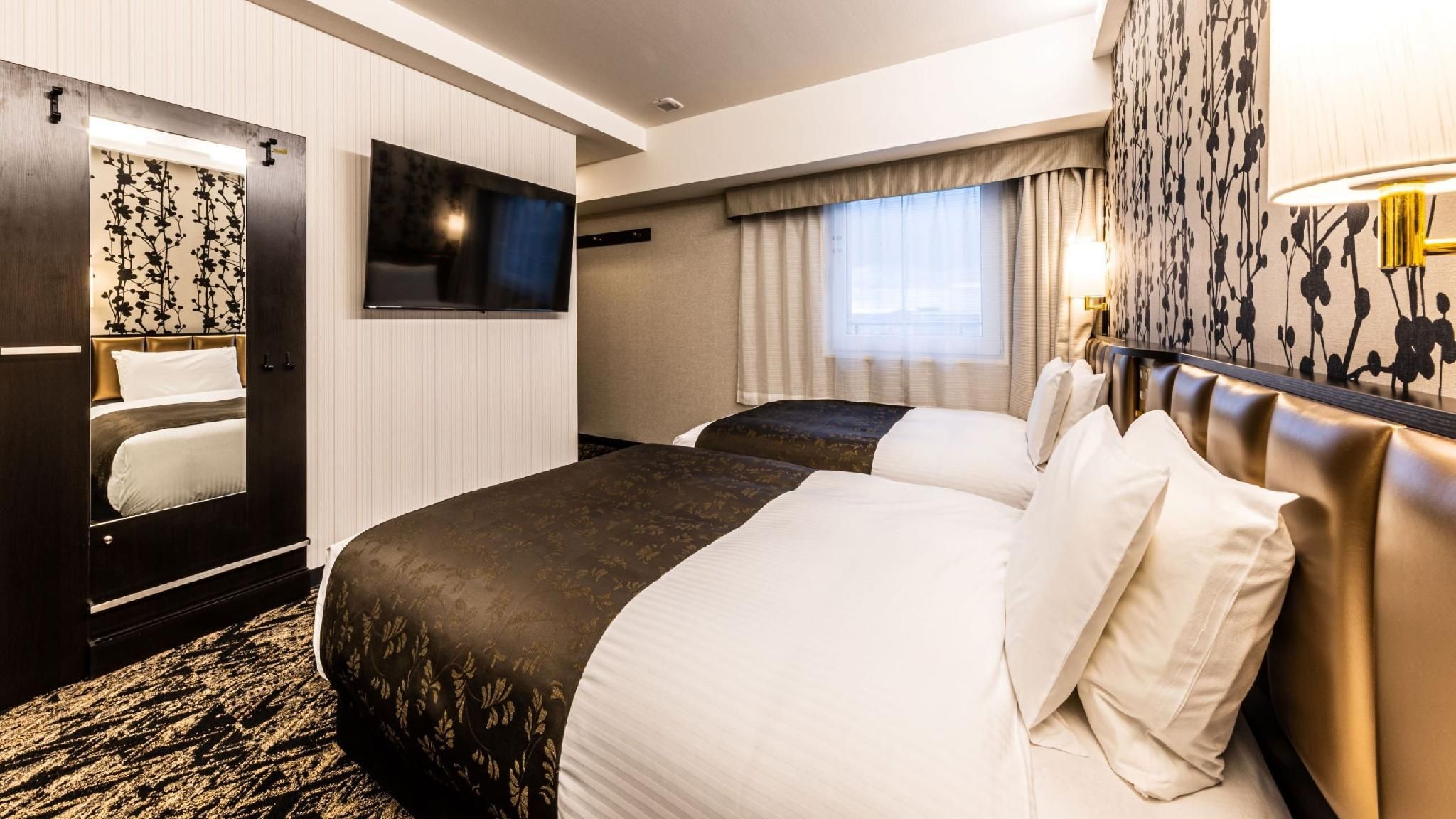 Wide Twin Room - Non-Smoking