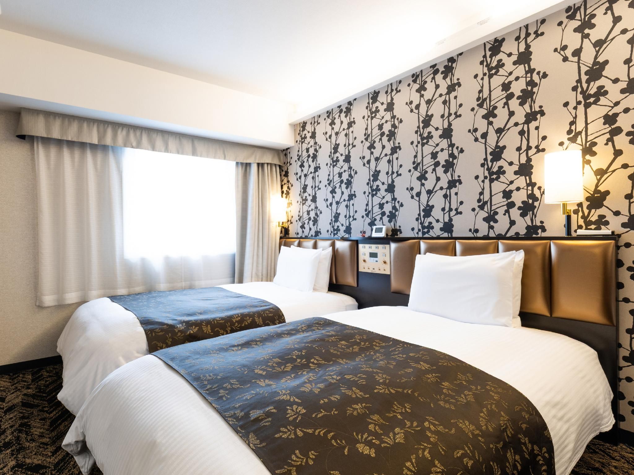 Wide Twin Room - Non-Smoking