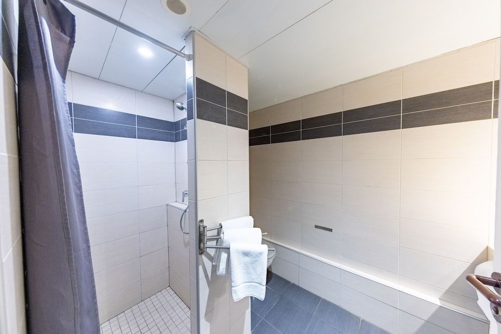 Hôtel Princes de Catalogne Standard Double Room 4