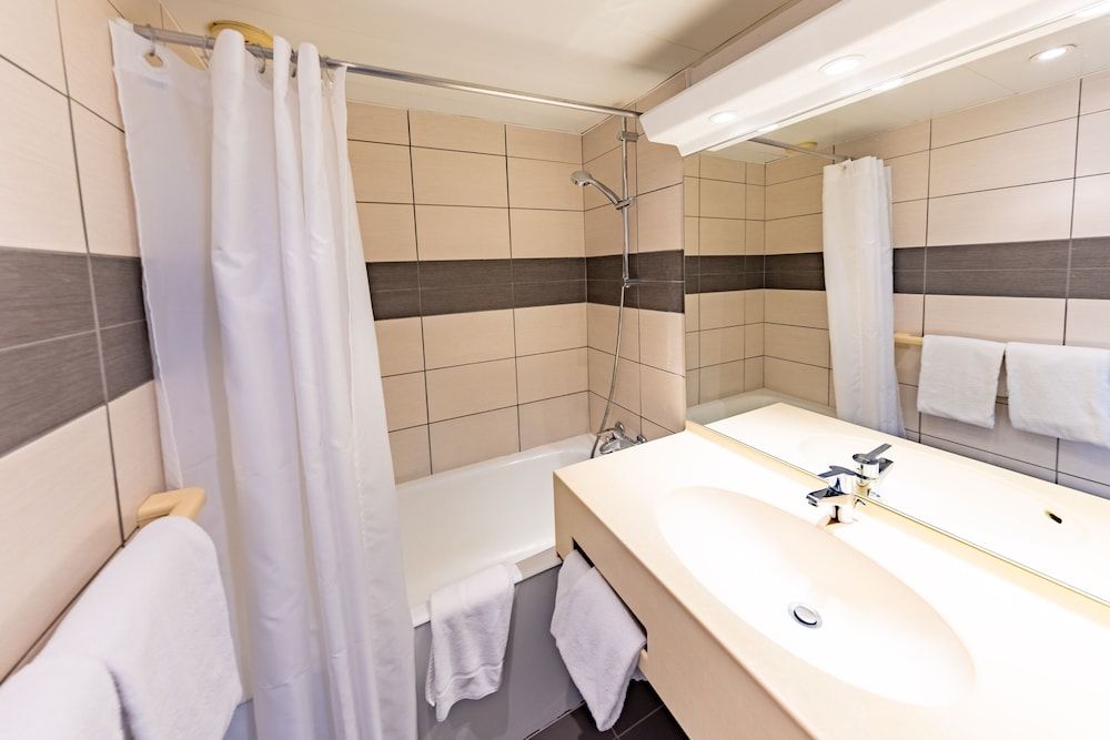 Hôtel Princes de Catalogne Superior Double Room 4