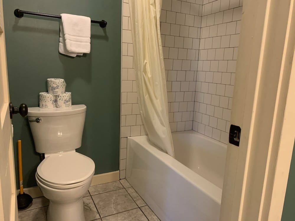 Kanuga Inn & Lodging House, 4 Bedrooms, Mountainside 5