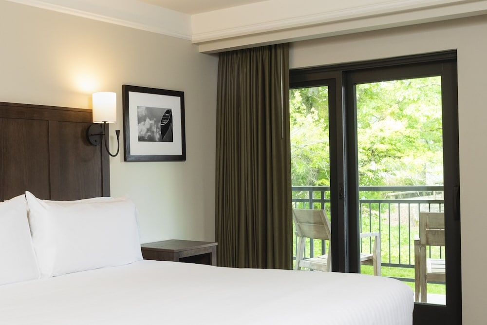 Kanuga Inn & Lodging King Shared Balcony 2