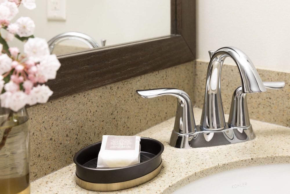 Kanuga Inn & Lodging Double Queen Shared Balcony 3