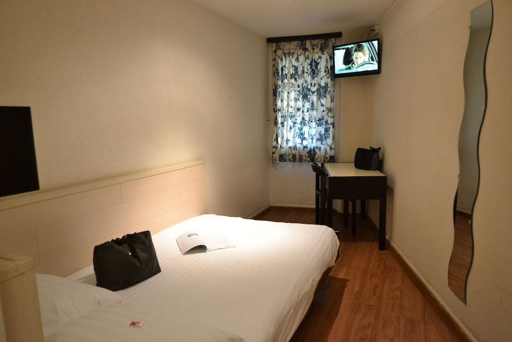 Hotel St Gervais Geneva Double Room, Shared Bathroom 2