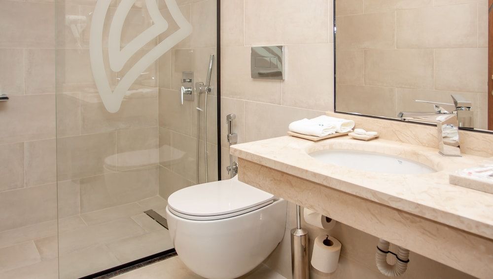 Avenue Hotel Superior Double Room 6