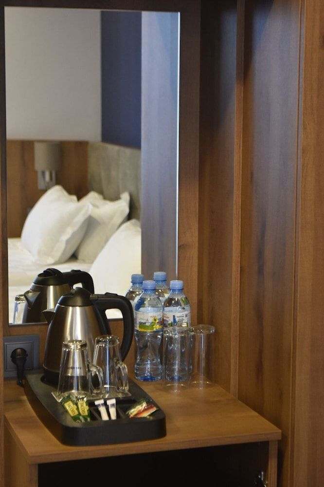 undefined Avenue Hotel 8