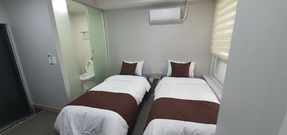 Stella Hostel Business Twin Room 2