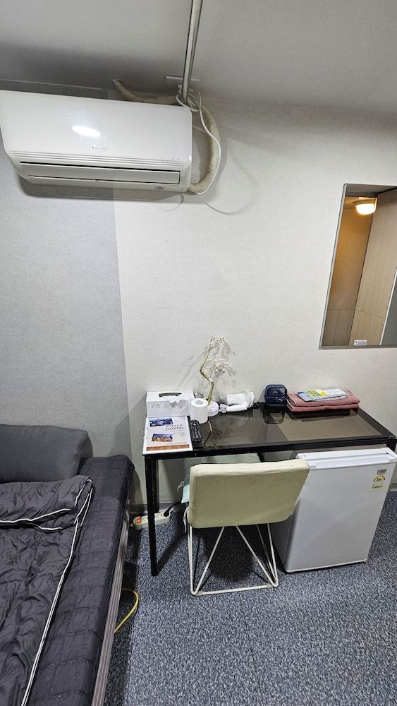 Stella Hostel Economy Single Room, 1 Twin Bed 9