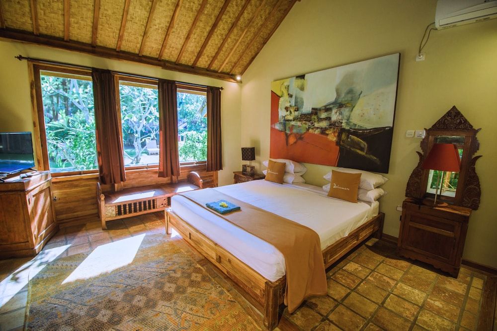 Double Room, 1 King Bed, Pool View