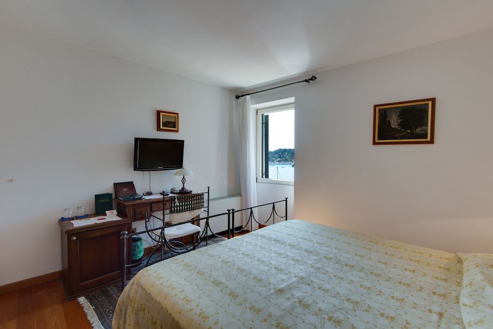 Villa Tuttorotto Double Room, Sea View 3