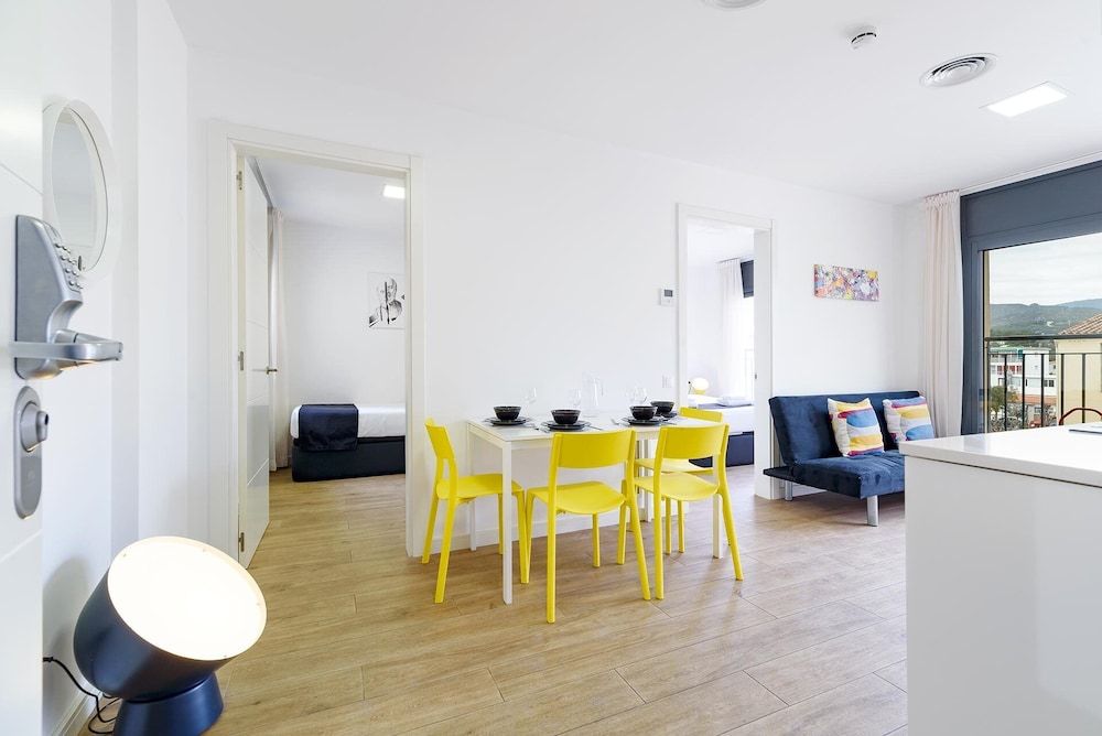 Castell Beach Apartment, 2 Bedrooms 5