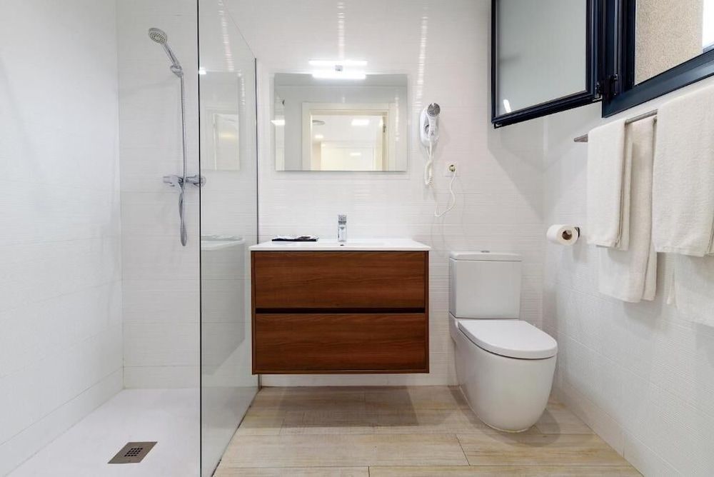 Castell Beach Apartment, 2 Bedrooms 12