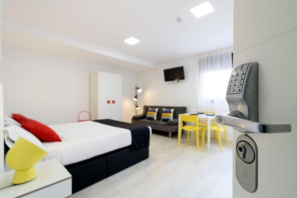 Castell Beach Studio 7