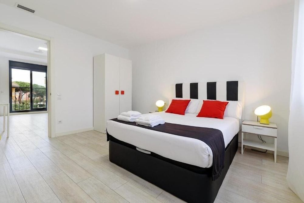 Castell Beach Apartment, 2 Bedrooms 2