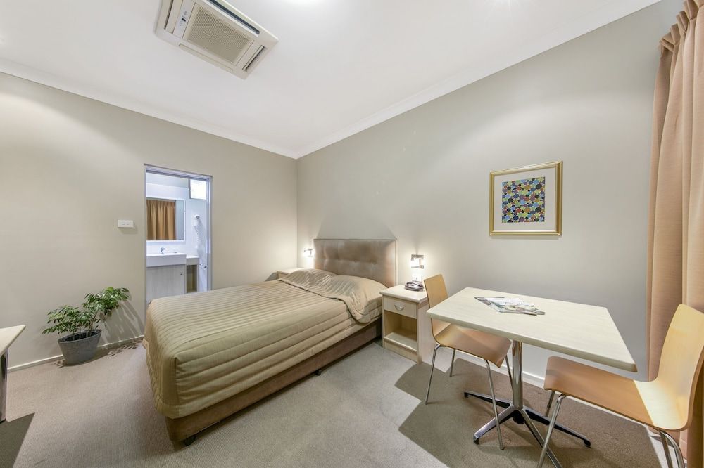 Cessnock Motel Standard Queen Room 2