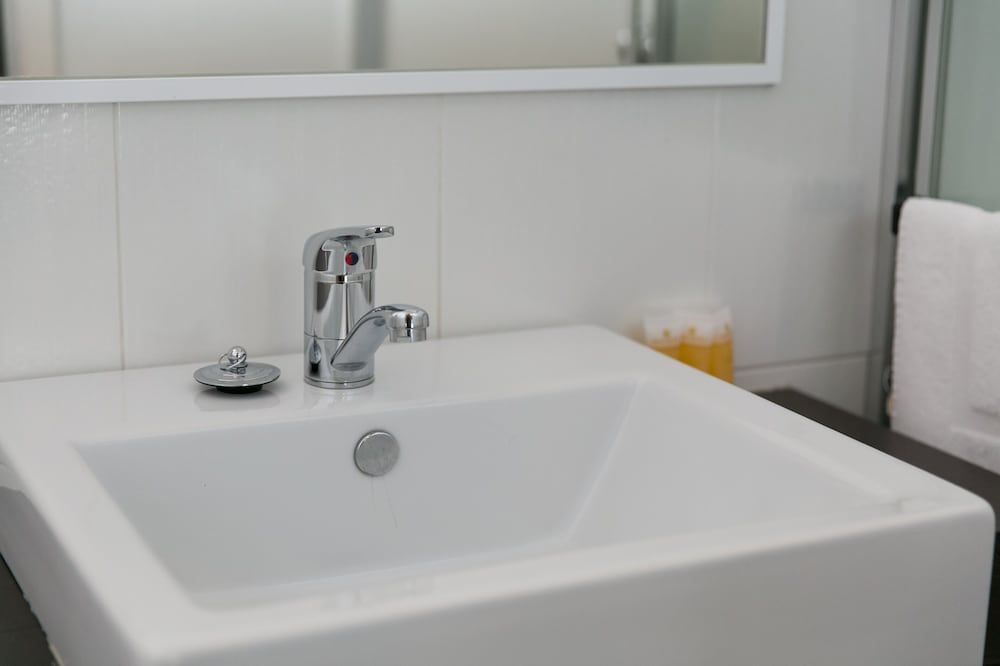 Cessnock Motel Standard Queen Room 8