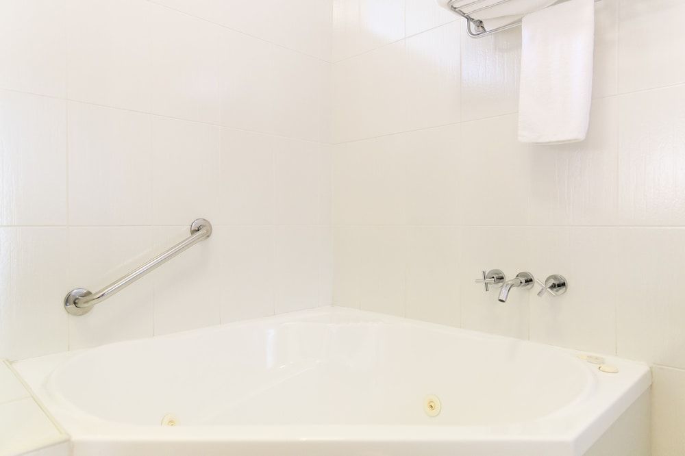 Cessnock Motel Family Room 9