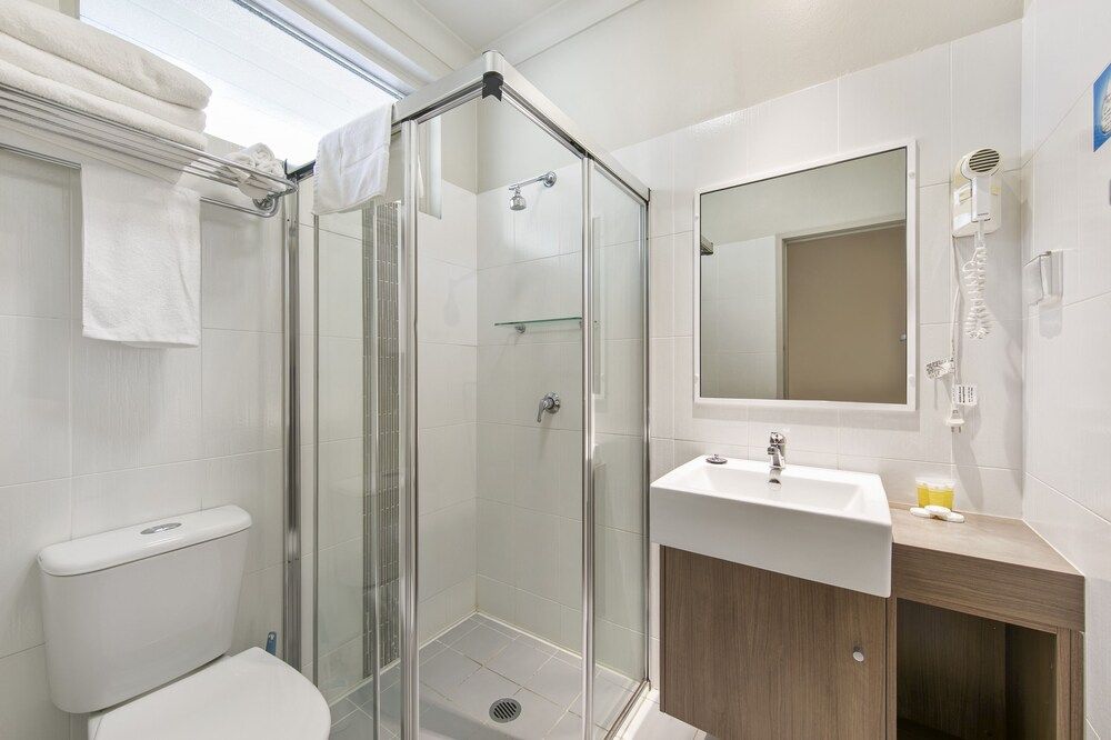 Cessnock Motel Standard Queen Room 6