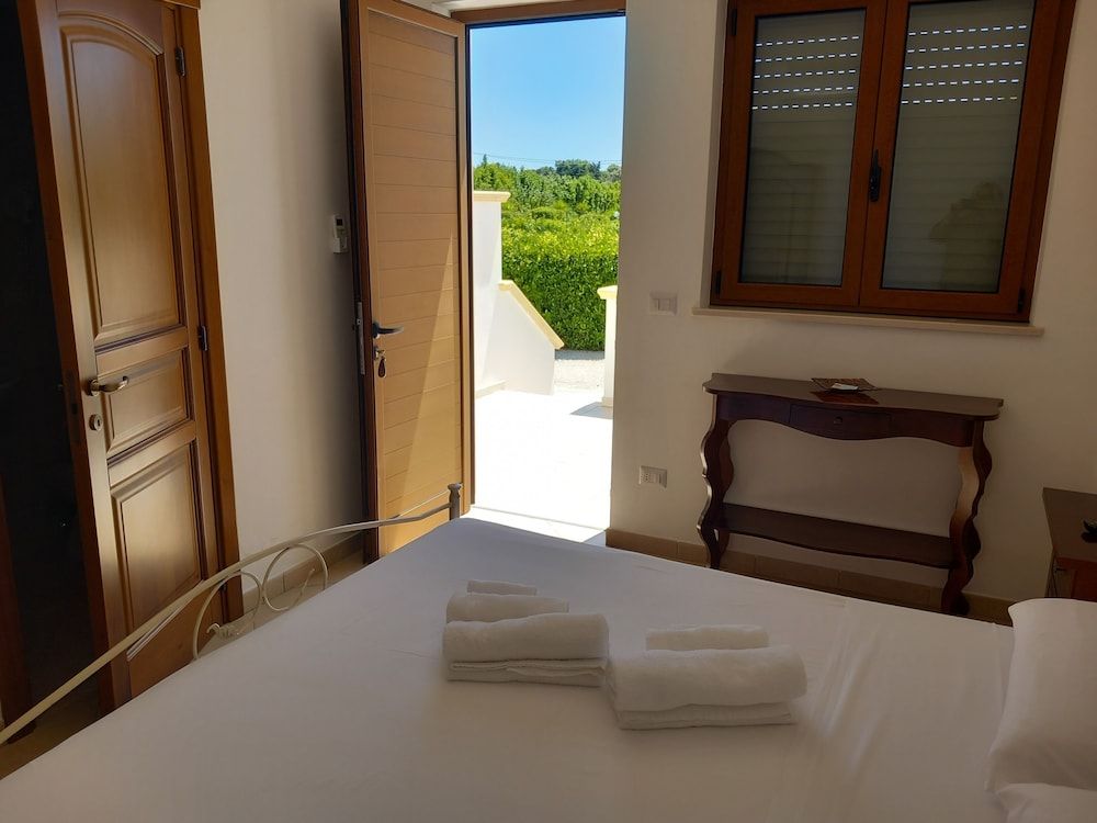 Classic Double Room, Garden View