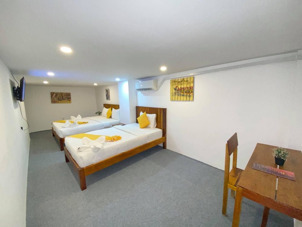 undefined Grand Elevation Hotel 9