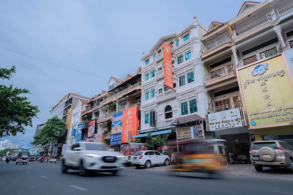 undefined Grand Elevation Hotel 7