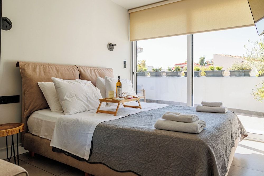 Step One - Luxury Suites right in the heart of Acropolis next to metro station Premium Apartment 3