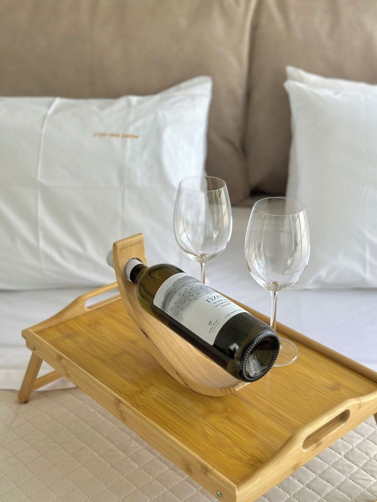 Step One - Luxury Suites right in the heart of Acropolis next to metro station Premium Apartment 2