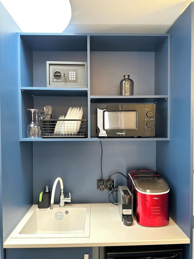 Step One - Luxury Suites right in the heart of Acropolis next to metro station Premium Apartment 9